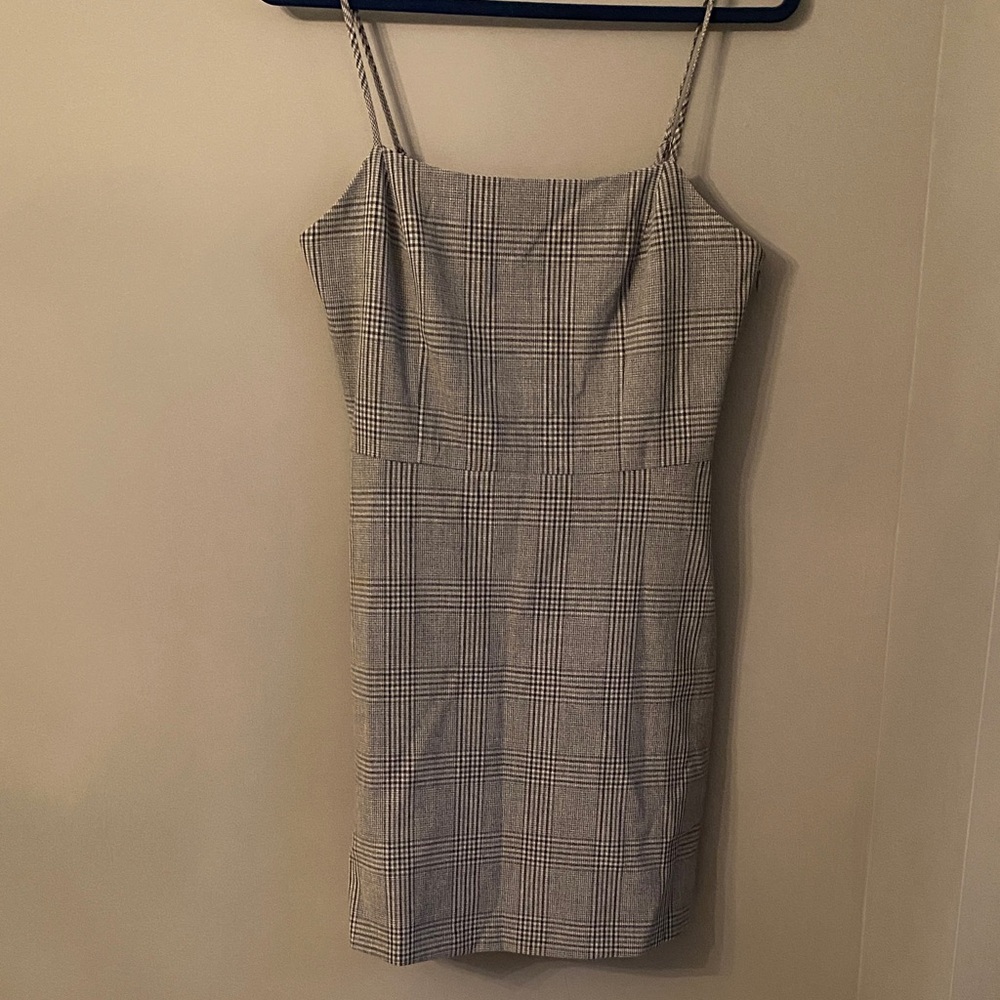 070. Wilfred Gray and White Sheath Mini Dress